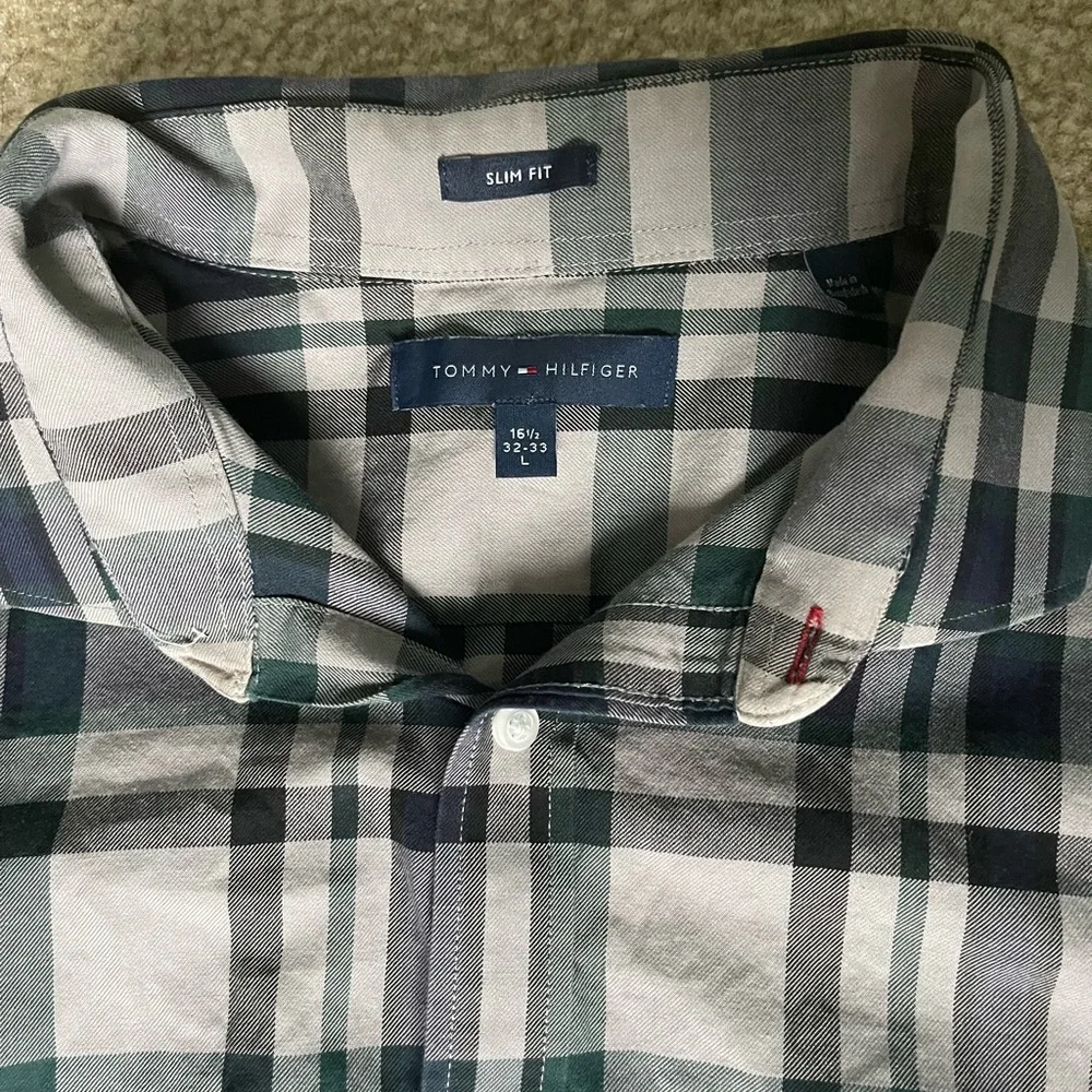 Tommy Hilfiger Men’s Button Down - Picture 2 of 4